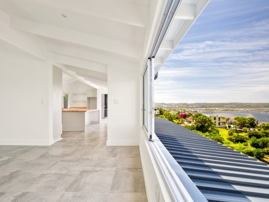 5 Bedroom Property for Sale in Paradise Western Cape
